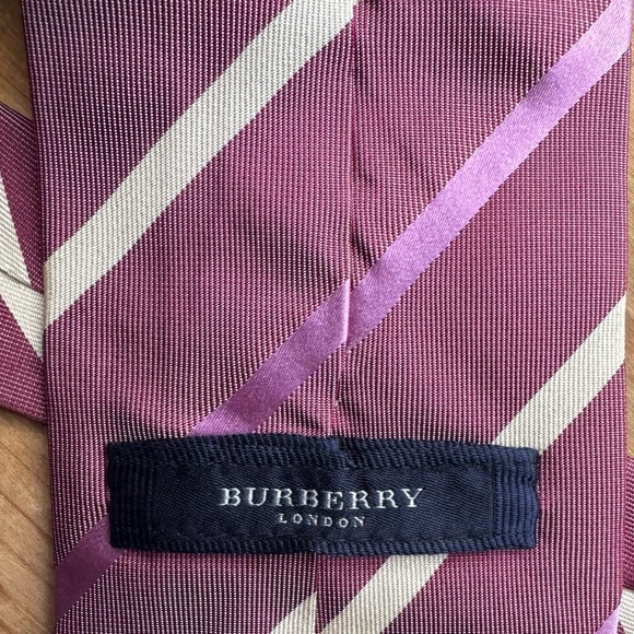 Burberry London Silk Tie - Picture 6 of 9